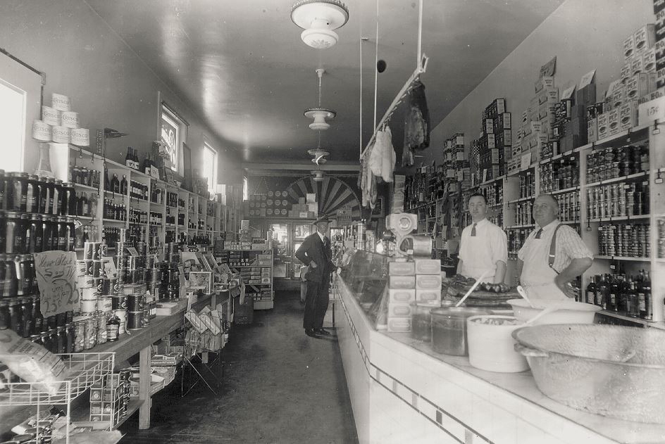 Draeger's grocery store in the 1900s